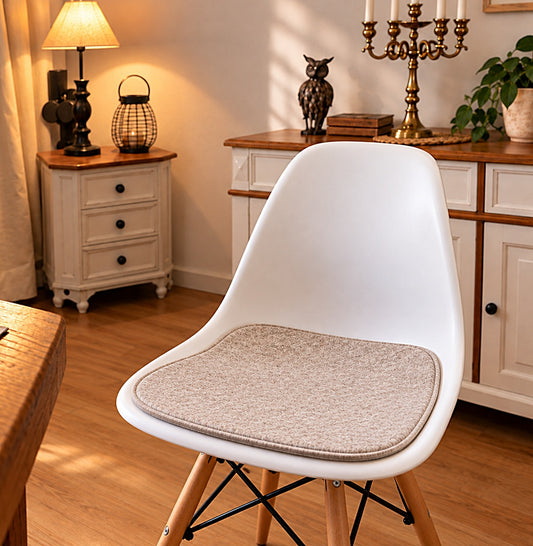 Gepolsterte VIOLAN Filz Sitzauflage für eine Side-Chair-Sitzschale in 40,5 × 36,5 cm