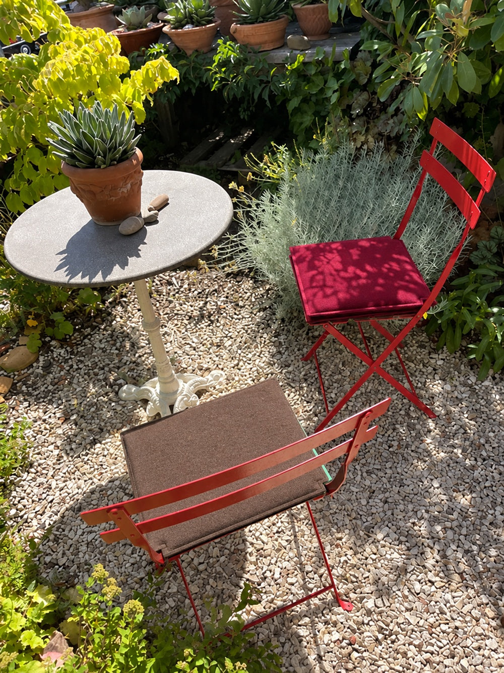 Gepolstertes VIOLAN Filz Sitzkissen in 30 × 30 cm für Stühle und Sitzbänke